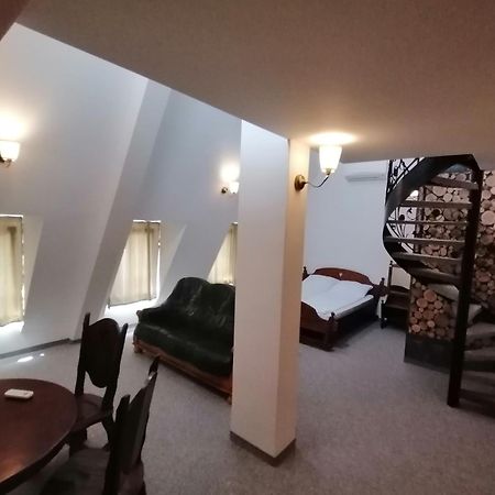 Hotel Aristokrat Обзор Экстерьер фото