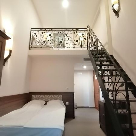 Hotel Aristokrat Обзор Экстерьер фото