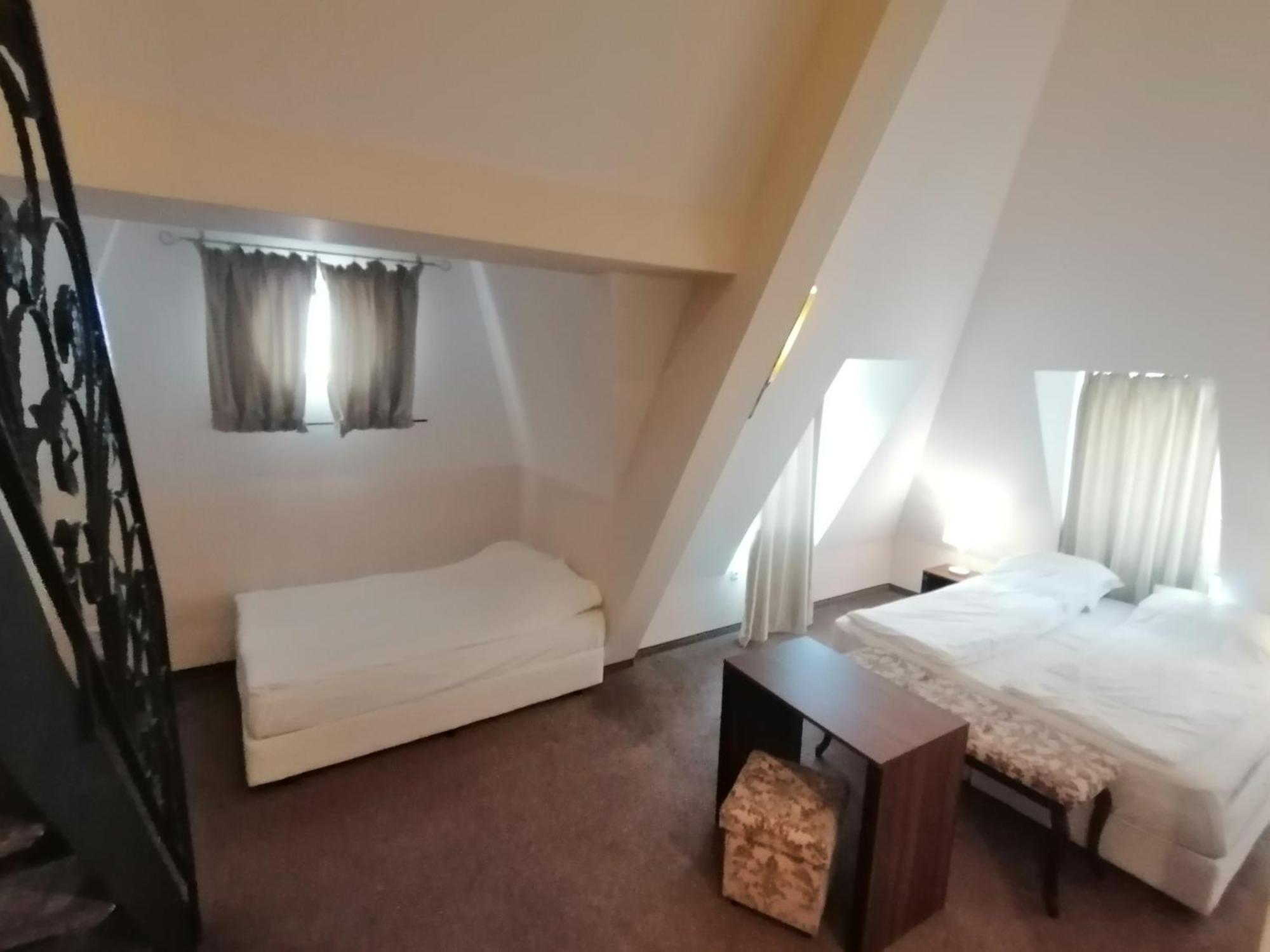 Hotel Aristokrat Обзор Экстерьер фото