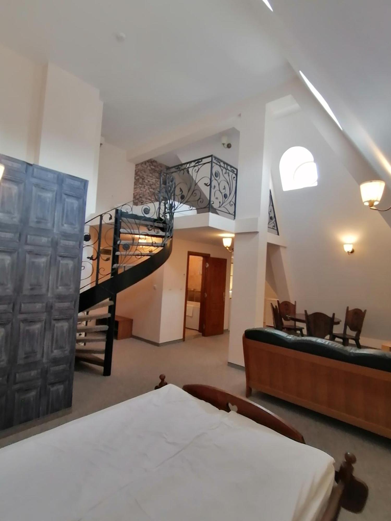 Hotel Aristokrat Обзор Экстерьер фото