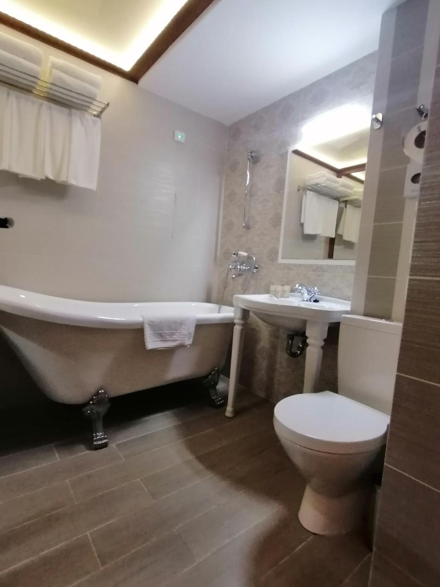 Hotel Aristokrat Обзор Экстерьер фото