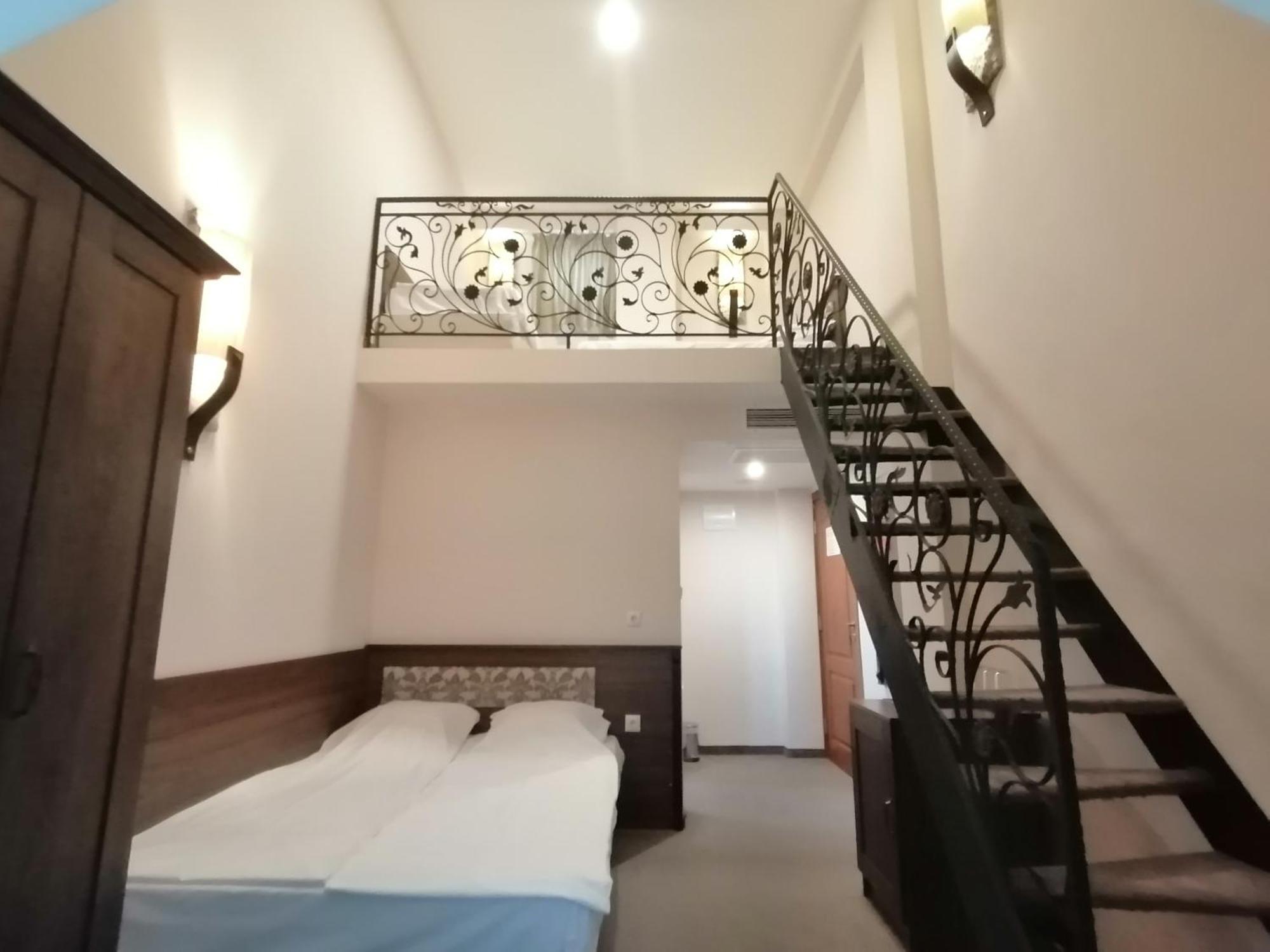 Hotel Aristokrat Обзор Экстерьер фото