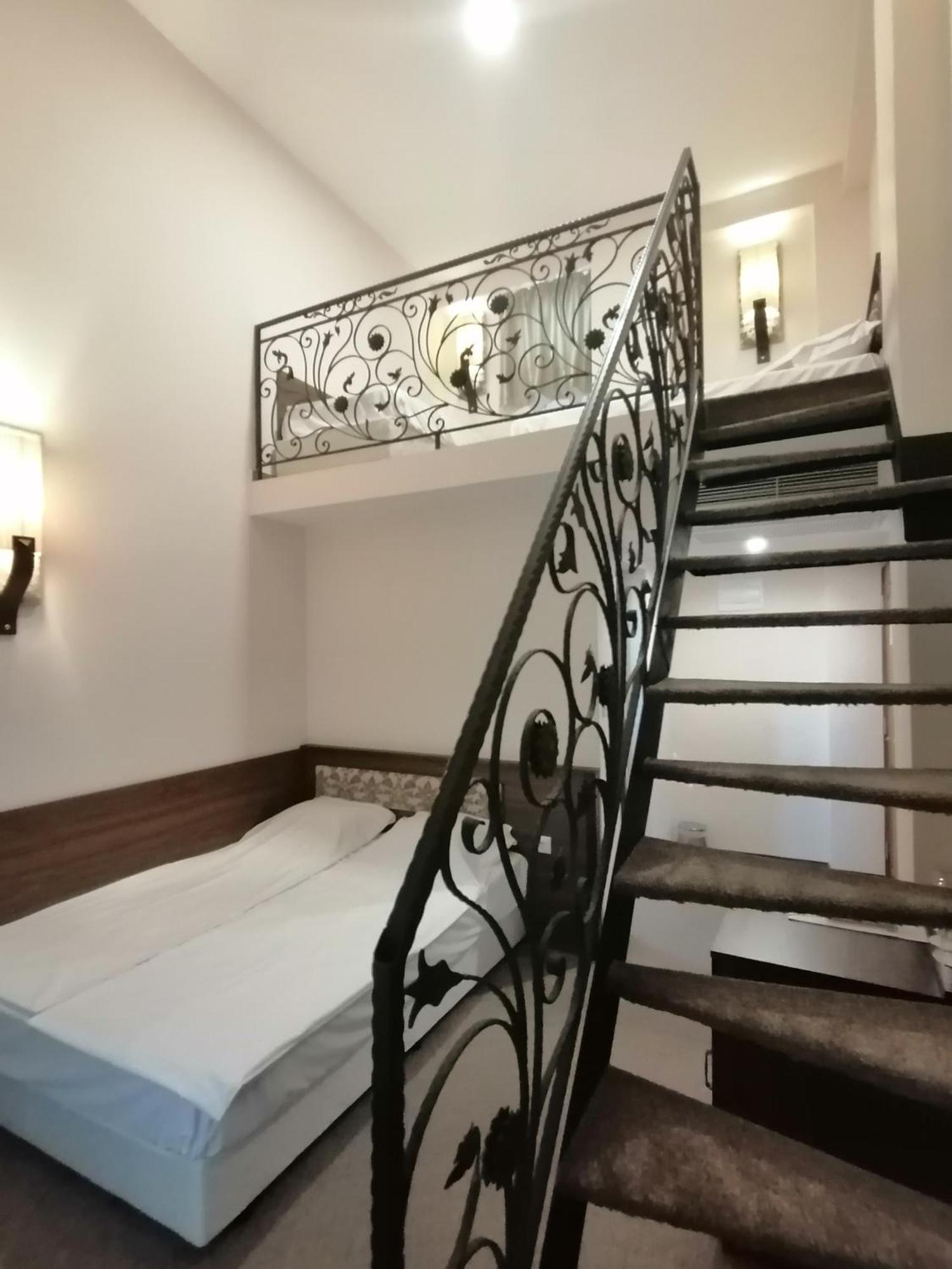 Hotel Aristokrat Обзор Экстерьер фото