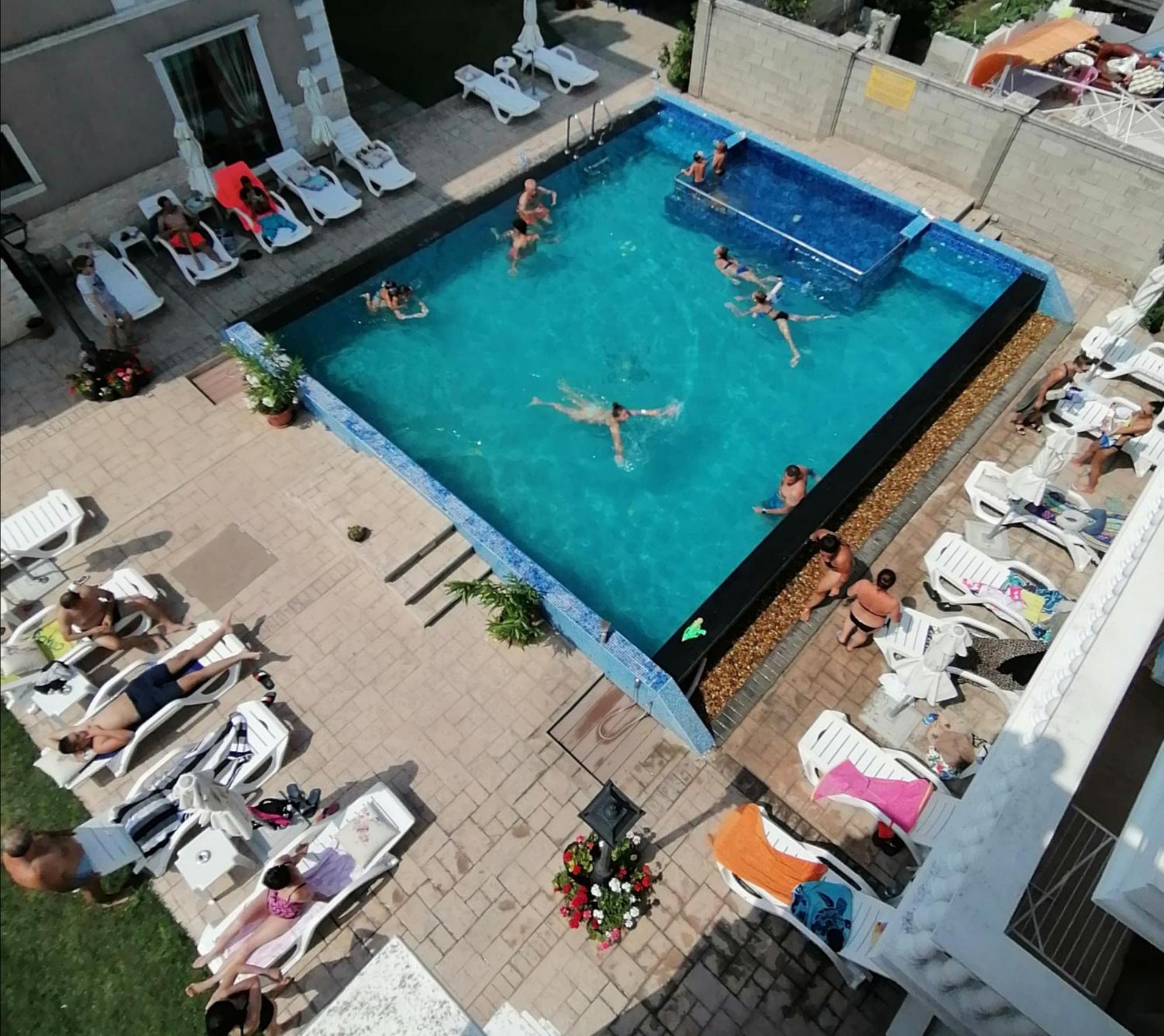 Hotel Aristokrat Обзор Экстерьер фото