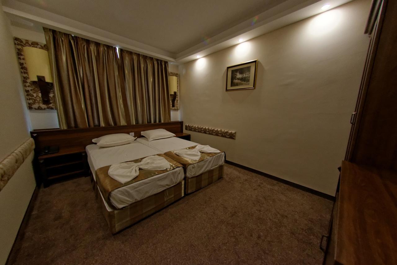 Hotel Aristokrat Обзор Экстерьер фото